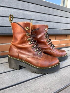 Dr Martens Leona boots